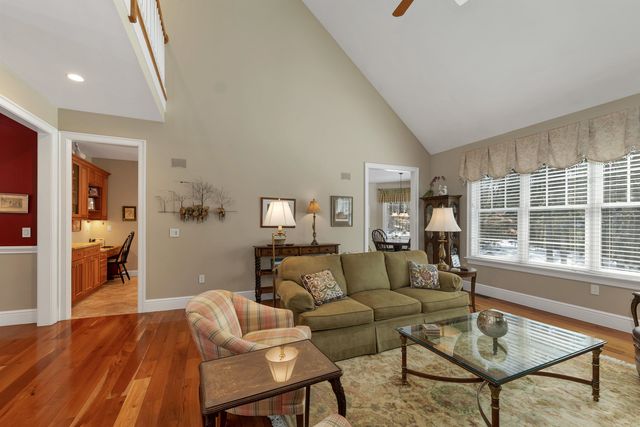 27 Abenaukee Drive, Wolfeboro, NH 03894