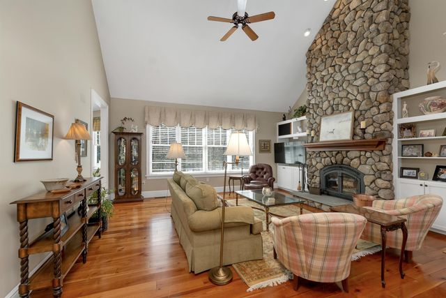 27 Abenaukee Drive, Wolfeboro, NH 03894