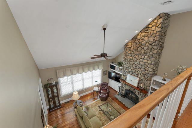 27 Abenaukee Drive, Wolfeboro, NH 03894