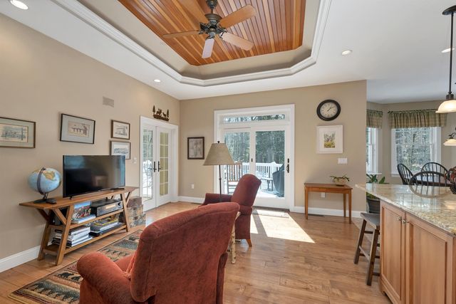 27 Abenaukee Drive, Wolfeboro, NH 03894