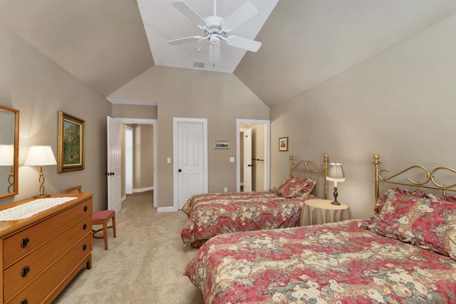 27 Abenaukee Drive, Wolfeboro, NH 03894