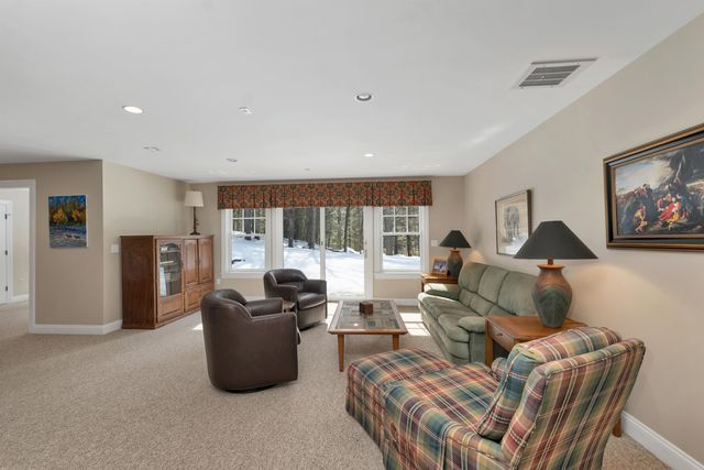 27 Abenaukee Drive, Wolfeboro, NH 03894