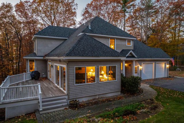 27 Abenaukee Drive, Wolfeboro, NH 03894