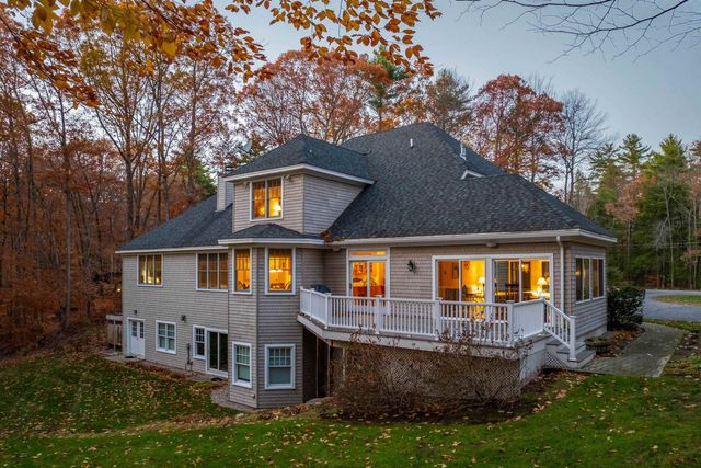 27 Abenaukee Drive, Wolfeboro, NH 03894