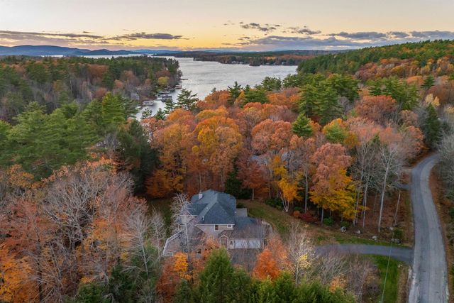 27 Abenaukee Drive, Wolfeboro, NH 03894