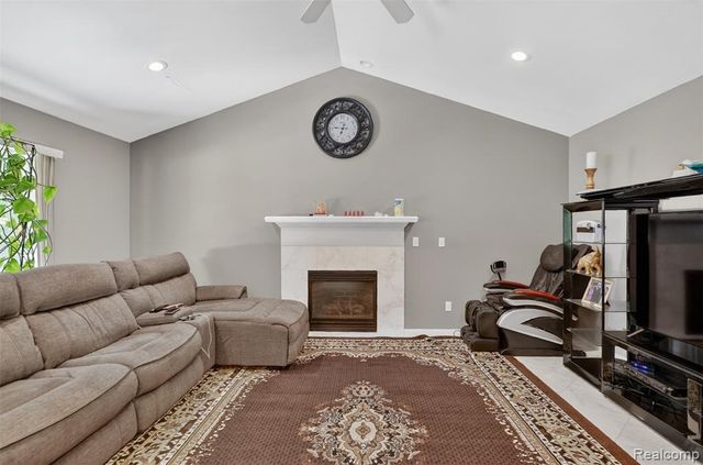 2825 Long Meadow Lane, Rochester Hills, MI 48307