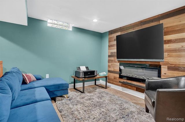 2825 Long Meadow Lane, Rochester Hills, MI 48307