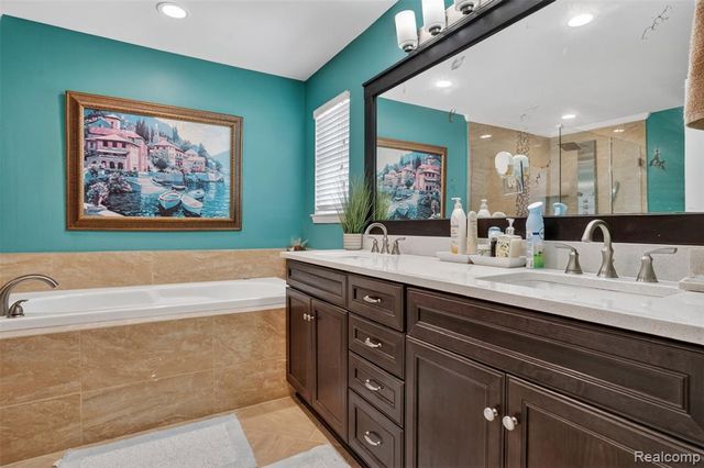 2825 Long Meadow Lane, Rochester Hills, MI 48307
