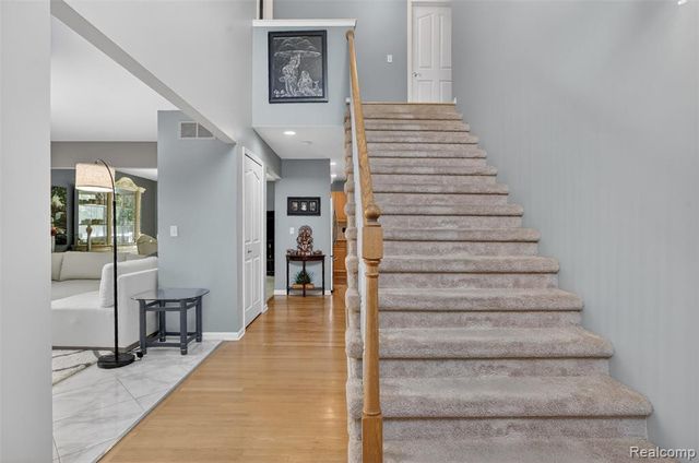 2825 Long Meadow Lane, Rochester Hills, MI 48307