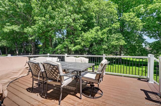 2825 Long Meadow Lane, Rochester Hills, MI 48307