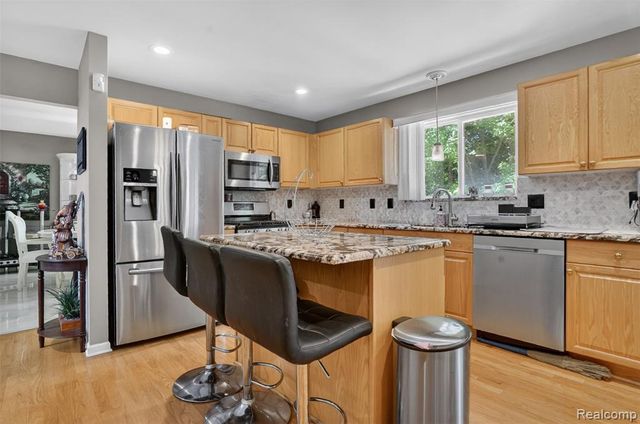 2825 Long Meadow Lane, Rochester Hills, MI 48307