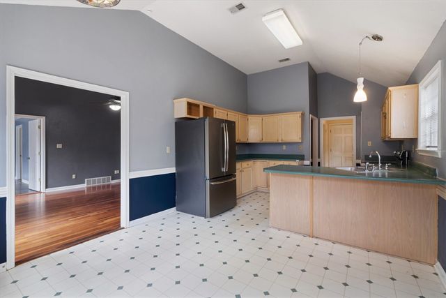 8585 TIMBER CREEK DR, Memphis, TN 38018