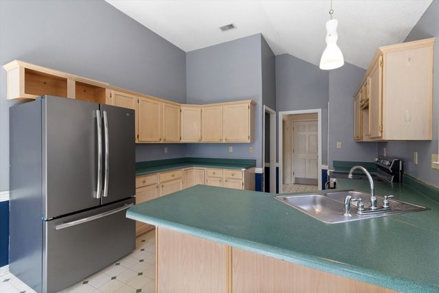 8585 TIMBER CREEK DR, Memphis, TN 38018