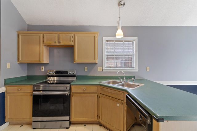 8585 TIMBER CREEK DR, Memphis, TN 38018