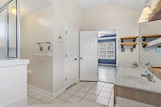 8585 TIMBER CREEK DR, Memphis, TN 38018