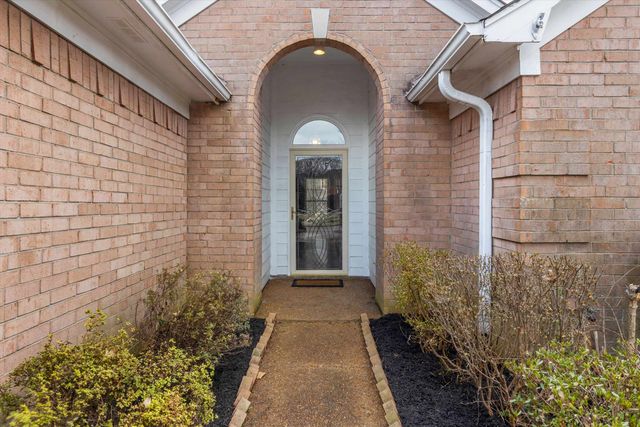 8585 TIMBER CREEK DR, Memphis, TN 38018