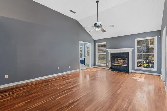 8585 TIMBER CREEK DR, Memphis, TN 38018