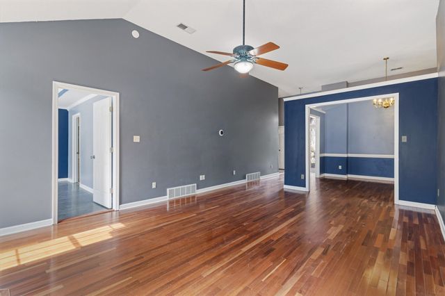 8585 TIMBER CREEK DR, Memphis, TN 38018