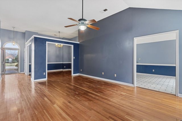 8585 TIMBER CREEK DR, Memphis, TN 38018