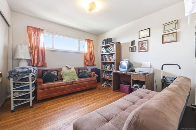 6228 Calle Pavana, San Diego, CA 92139