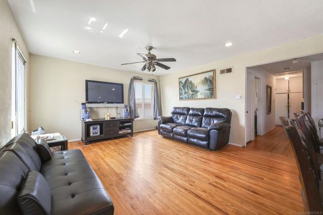 6228 Calle Pavana, San Diego, CA 92139