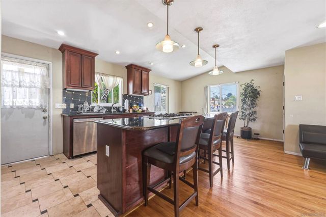 6228 Calle Pavana, San Diego, CA 92139