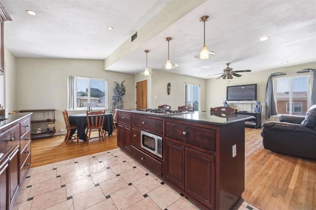 6228 Calle Pavana, San Diego, CA 92139