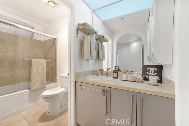 620 S Gramercy 338, Los Angeles, CA 90005