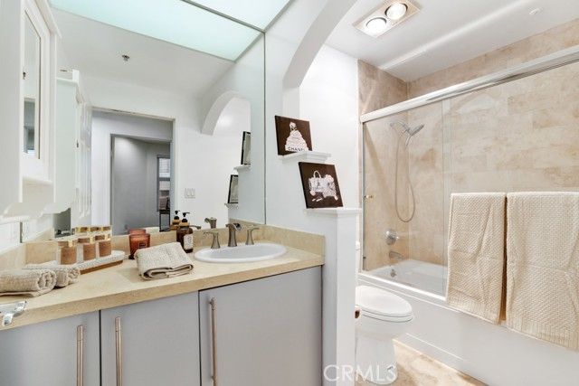 620 S Gramercy 338, Los Angeles, CA 90005