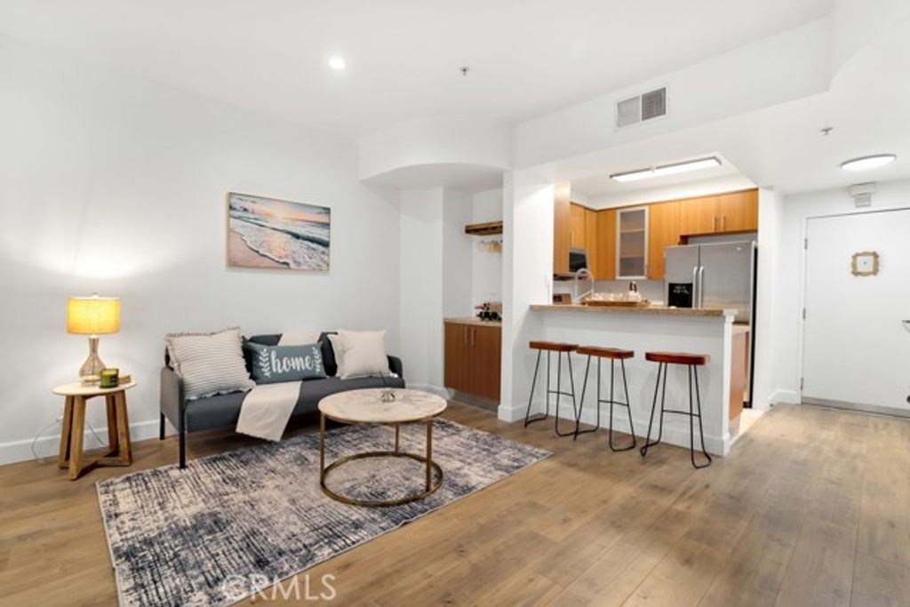 620 S Gramercy 338, Los Angeles, CA 90005