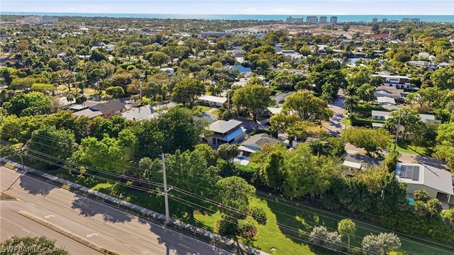 1070 13th ST N, Naples, FL 34102