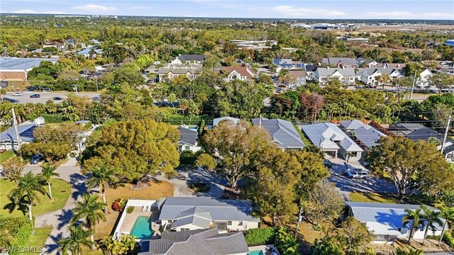 1070 13th ST N, Naples, FL 34102