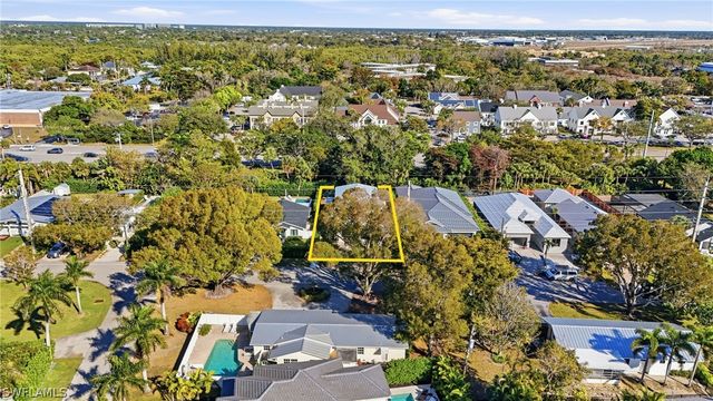 1070 13th ST N, Naples, FL 34102