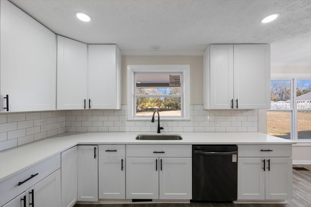 1710 Hickory Trace Dr, Gallatin, TN 37066