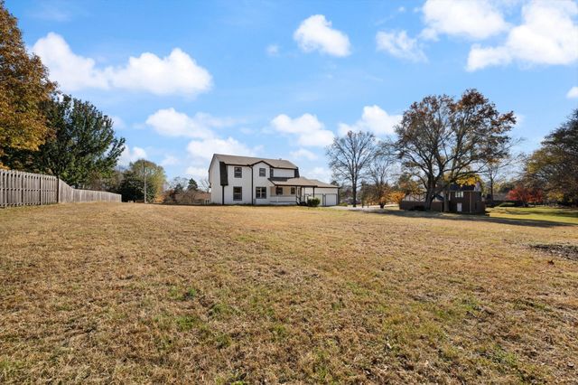 1710 Hickory Trace Dr, Gallatin, TN 37066