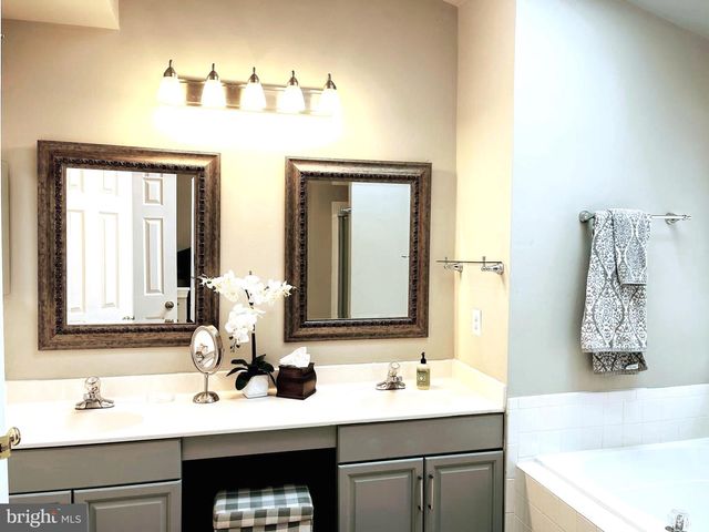 20411 MIDDLEBURY ST, Ashburn, VA 20147