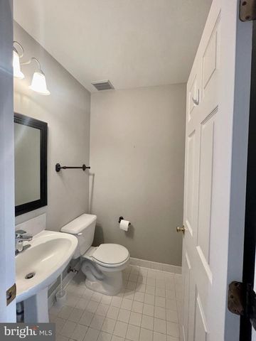 20411 MIDDLEBURY ST, Ashburn, VA 20147