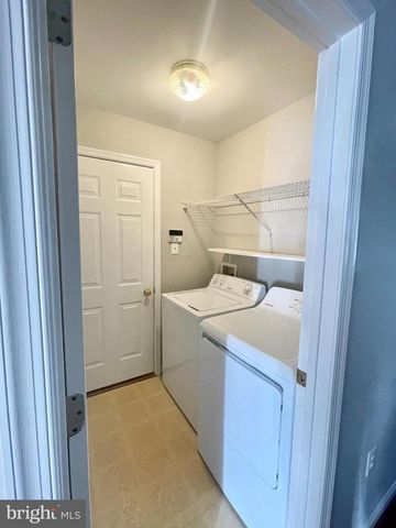 20411 MIDDLEBURY ST, Ashburn, VA 20147