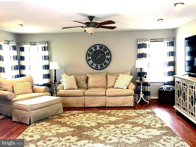 20411 MIDDLEBURY ST, Ashburn, VA 20147