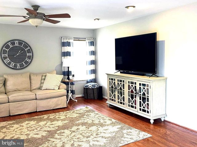 20411 MIDDLEBURY ST, Ashburn, VA 20147