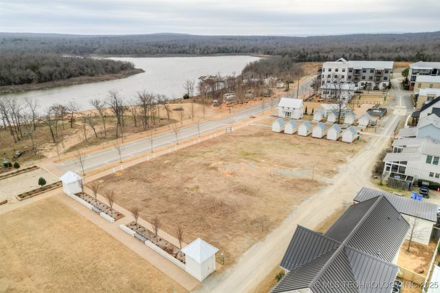 41 Water Street, Carlton Landing, OK 74432