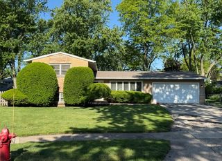 5 Mohawk Court, Buffalo Grove, IL 60089