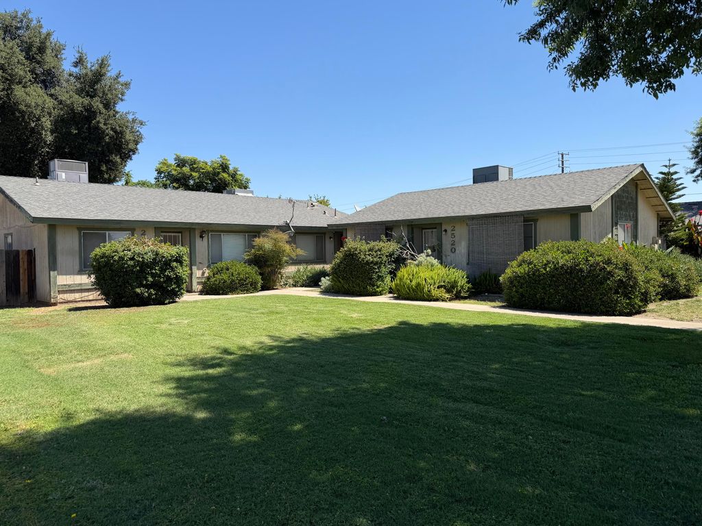 Image 1 of property listing at 2520-2524 W Victor Avenue, Visalia, CA 93277