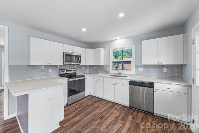 4713 Tanglebriar Drive, Charlotte, NC 28208