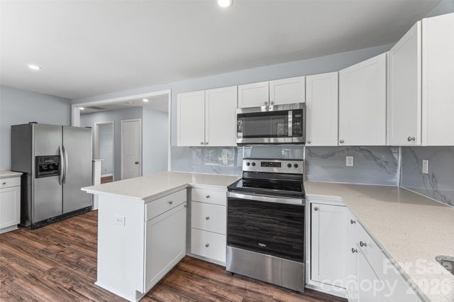 4713 Tanglebriar Drive, Charlotte, NC 28208