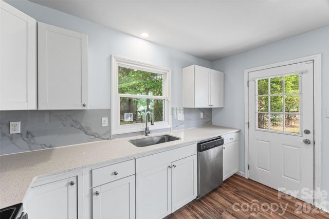 4713 Tanglebriar Drive, Charlotte, NC 28208