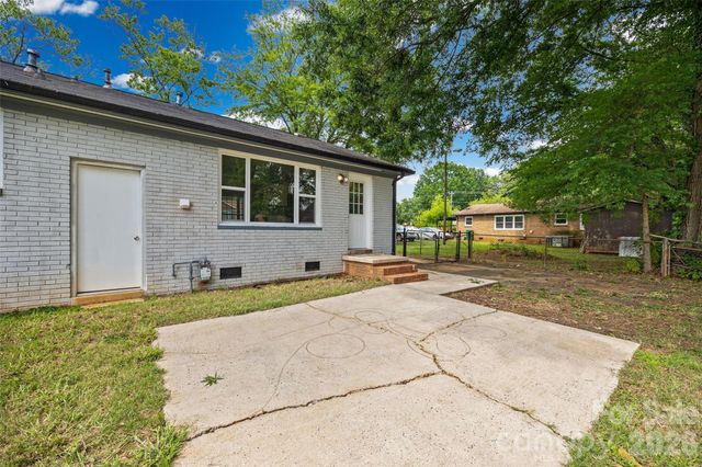 4713 Tanglebriar Drive, Charlotte, NC 28208