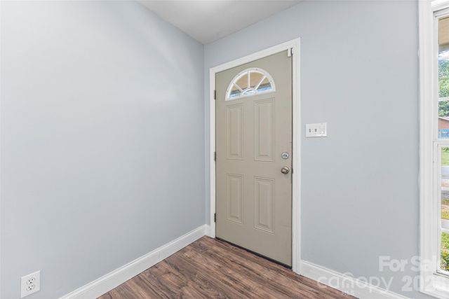 4713 Tanglebriar Drive, Charlotte, NC 28208
