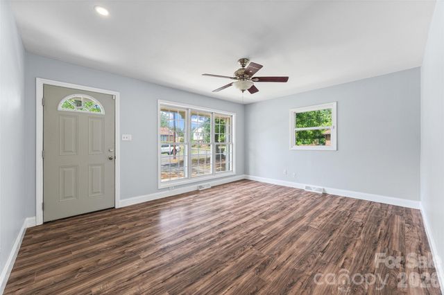 4713 Tanglebriar Drive, Charlotte, NC 28208