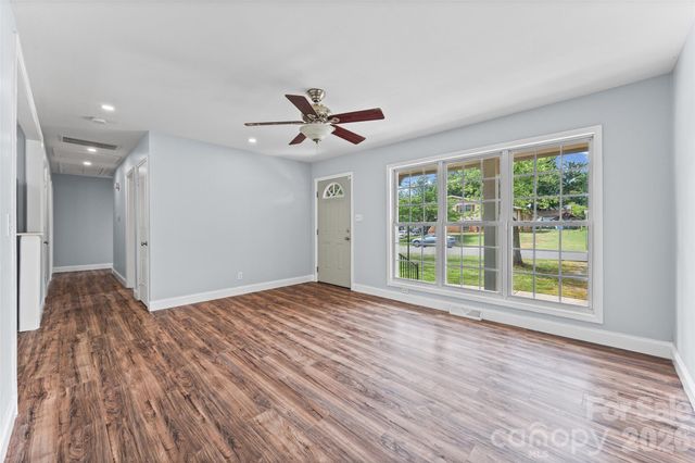 4713 Tanglebriar Drive, Charlotte, NC 28208